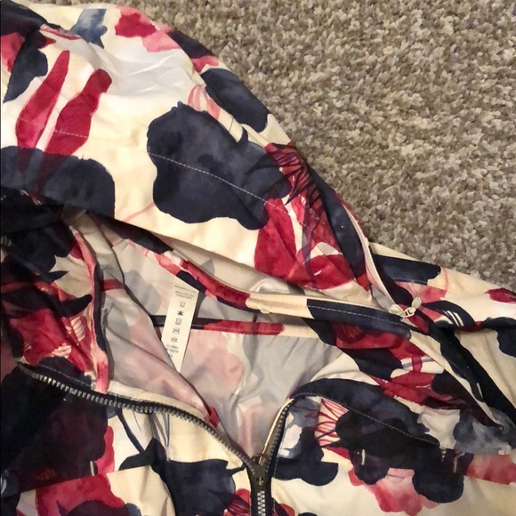 Lululemon jacket - Picture 4 of 4